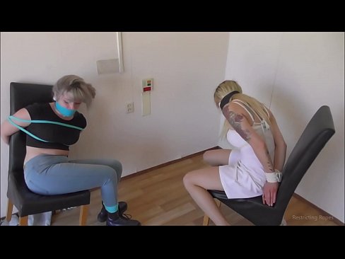 ❤️ E varur / e lidhur dhe e gojës / vajzë në ankth ❤ Porno shtëpie tek ne ☑