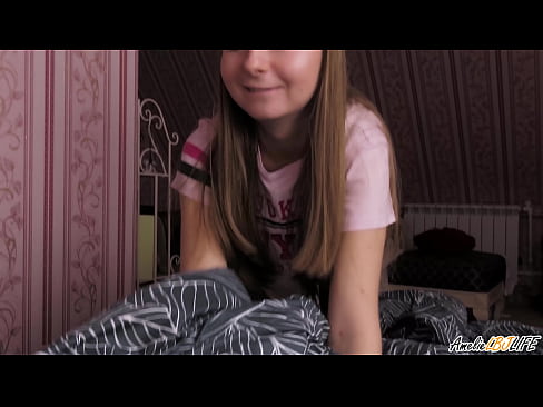 ❤️ Blondie thith thellë BFF-në e saj dhe merr spermë në gojën e saj ❤ Porno shtëpie tek ne ☑