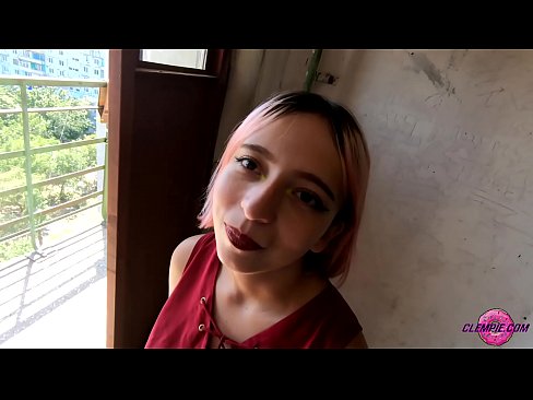 ❤️ Sensual student thith një të huaj në pjesën e jashtme - sperma në fytyrën e tij ❤ Porno shtëpie tek ne ☑